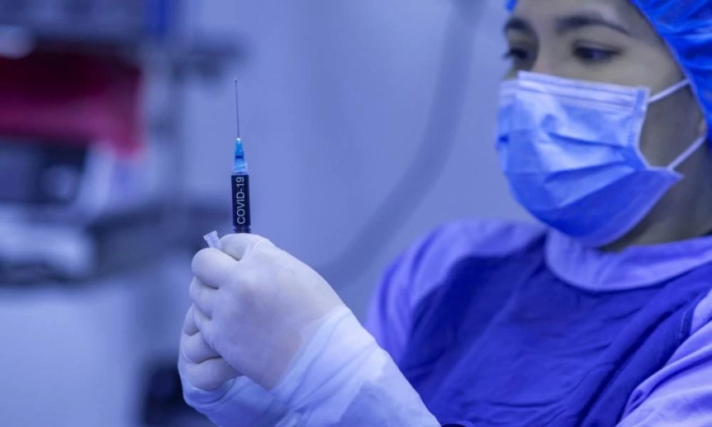 Financial Times: Πριν τον Ιανουάριο ξεχάστε τον εμβολιασμό για κορονοϊό στην ΕΕ